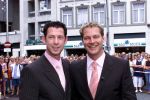 Den Bosch 29 juni 2001
 Albert Verlinden en Onno Hoes trouwen.

Isa Hoes en Antonie Kamerling en hun zoontje Merlijn.