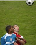 Amsterdam, 30 Januari 2008 Kompetitiewedstrijd AJAX-PSV, eindstand 0-2
Seizoen 2007/2008
Alcides in duel met Kennedy