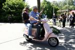 Amsterdam 12 mei 2009
Het blad Grazia organiseert samen met vespa scooters een leuke rally door amsterdam heen. vespa direkteur Alex v d Hof met blond oprichtsters Janneke Droge en Femke v Geffen
Peter Smulders bv
