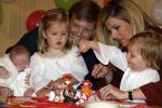 Den Haag 26 juni 2007
Fotomoment met Prins Willem Alexander Maxima Prinses Amalia Alexia en Ariane bij de koninklijke stallen. Prinses Alexia viert haar 2e verjaardag.