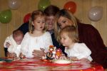 Den Haag 26 juni 2007
Fotomoment met Prins Willem Alexander Maxima Prinses Amalia Alexia en Ariane bij de koninklijke stallen. Prinses Alexia viert haar 2e verjaardag.