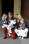 Den Haag 26 juni 2007
Fotomoment met Prins Willem Alexander Maxima Prinses Amalia Alexia en Ariane bij de koninklijke stallen. Prinses Alexia viert haar 2e verjaardag.