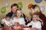 Den Haag 26 juni 2007
Fotomoment met Prins Willem Alexander Maxima Prinses Amalia Alexia en Ariane bij de koninklijke stallen. Prinses Alexia viert haar 2e verjaardag.