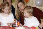 Den Haag 26 juni 2007
Fotomoment met Prins Willem Alexander Maxima Prinses Amalia Alexia en Ariane bij de koninklijke stallen. Prinses Alexia viert haar 2e verjaardag.