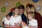 Den Haag 26 juni 2007
Fotomoment met Prins Willem Alexander Maxima Prinses Amalia Alexia en Ariane bij de koninklijke stallen. Prinses Alexia viert haar 2e verjaardag.