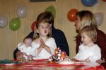 Den Haag 26 juni 2007
Fotomoment met Prins Willem Alexander Maxima Prinses Amalia Alexia en Ariane bij de koninklijke stallen. Prinses Alexia viert haar 2e verjaardag.