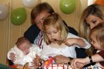 Den Haag 26 juni 2007
Fotomoment met Prins Willem Alexander Maxima Prinses Amalia Alexia en Ariane bij de koninklijke stallen. Prinses Alexia viert haar 2e verjaardag.
