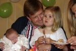 Den Haag 26 juni 2007
Fotomoment met Prins Willem Alexander Maxima Prinses Amalia Alexia en Ariane bij de koninklijke stallen. Prinses Alexia viert haar 2e verjaardag.