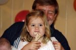 Den Haag 26 juni 2007
Fotomoment met Prins Willem Alexander Maxima Prinses Amalia Alexia en Ariane bij de koninklijke stallen. Prinses Alexia viert haar 2e verjaardag.