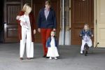 Den Haag 26 juni 2007
Fotomoment met Prins Willem Alexander Maxima Prinses Amalia Alexia en Ariane bij de koninklijke stallen. Prinses Alexia viert haar 2e verjaardag.