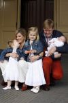 Den Haag 26 juni 2007
Fotomoment met Prins Willem Alexander Maxima Prinses Amalia Alexia en Ariane bij de koninklijke stallen. Prinses Alexia viert haar 2e verjaardag.