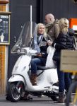 Amsterdam 15 januari 2009
Angela Kluivert met Justin op de vespa scooter
Peter Smulders bv