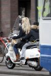 Amsterdam 15 januari 2009
Angela Kluivert met Justin op de vespa scooter
Peter Smulders bv