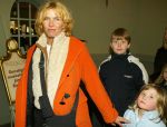 Kaatsheuvel 24 januari 2004
Premiere Doornroosje in de efteling. 
Anita Witzier met kinderen