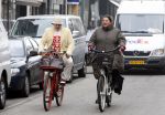 Amsterdam 21 februari 2008
Annette Malherbe en Marc Marie Huybregts op de fiets op de pc hooftstraat.
Peter Smulders bv