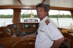 Loosdrecht, 12 Mei 2009
Vivian Boelen met haar compagnon Arjan v d Hoek bij hun boot, de M.S. Compagnon varend op de Loosdrechtse Plassen.
Foto Peter Smulders BV