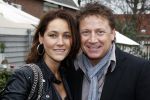 Edam 4 april 2008
Frank de Boer opent samen met zijn vrouw Helen een wwonwinkel in Edam. Zijn 3 kinderen zijn er natuurlijk ook bij. Armando Borsato met vriendin