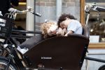 Amsterdam 10 april 2008
2 kindjes liggen te slapen in een bakfiets van de Fietsfabriek.