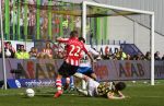 Arnhem, 20 April 2008 Kompetitiewedstrijd Vitesse-PSV, eindstand 0-1 Seizoen 2007/2008
PSV Landskampioen 
Balazs Dzsudzsak probeert doelman Piet Veldhuizen te verschalken