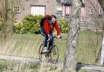 Weesp Hilversum 14 maart 2008
Beau v Erven Dorens gaat op de wielrenfiets naar de opnames  voor televisie.
Peter Smulders bv