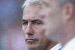 Eindhoven, 23 September 2007 Seizoen 2007/2008 Kompetitewedstrijd PSV-Feyenoord, eindstand 4-0
Feyenoord-trainer Bert v Marwijk
