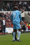 Eindhoven, 13 April 2008 Kampioenswedstrijd PSV-FC Twente, eindstand 1-1 Seizoen 2007/2008. PSV daardoor nog niet kampioen.
Blaise N Kufo ontvangt een gele kaart voor opmerkingen op de leiding van Jan Wegereef