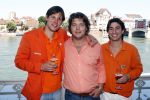 Basel 21 juni 2008
Nederland speelt in de kawrt finale op de ek tegen Rusland. In Basel lopen 150000 supporters van Nederland en maken er een feestje van. 
Bolle de kroes met vrienden