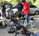Apeldoorn, 8 Mei 2009
Speciale Herdenkingsdienst voor de slachtoffers van de ramp op Koninginnedag
Veel Politie, overal afzettingen met grote betonblokken.
Ook bom controle met honden bij de fotograferende Pers
Foto Peter Smulders