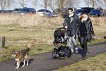 Diemen 14 februari 2009
Bridget Maasland vriend Pepijn zoon Mees en hond doen mee met tocht voor het goede doel ivm honden in het Diemer Bos.
Peter Smulders bv