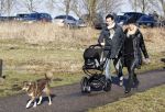 Diemen 14 februari 2009
Bridget Maasland vriend Pepijn zoon Mees en hond doen mee met tocht voor het goede doel ivm honden in het Diemer Bos.
Peter Smulders bv