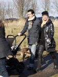 Diemen 14 februari 2009
Bridget Maasland vriend Pepijn zoon Mees en hond doen mee met tocht voor het goede doel ivm honden in het Diemer Bos.
Peter Smulders bv