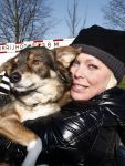 Diemen 14 februari 2009
Bridget Maasland vriend Pepijn zoon Mees en hond doen mee met tocht voor het goede doel ivm honden in het Diemer Bos.
Peter Smulders bv