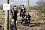 Diemen 14 februari 2009
Bridget Maasland vriend Pepijn zoon Mees en hond doen mee met tocht voor het goede doel ivm honden in het Diemer Bos.
Peter Smulders bv