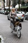Amsterdam 20 augustus 2008
Bridget Maasland met bakfiets en hond.