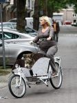 Amsterdam 20 augustus 2008
Bridget Maasland met bakfiets en hond.