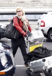 Schiphol 28 januari 2009
Bridget Maasland wordt door haar vriend Pepijn en zoontje Mees weg gebracht naar schiphol omdat ze voor 10 dagen naar Los Angeles moet.
Peter Smulders bv