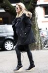 Amsterdam 14 januari 2009
Candy Dulfer met leren broek enhoge hakken aan het winkelen op de cornelis schuytstraat.
Peter Smulders bv