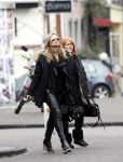 Amsterdam 14 januari 2009
Candy Dulfer met leren broek enhoge hakken aan het winkelen op de cornelis schuytstraat. Candy met moeder
Peter Smulders bv