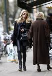 Amsterdam 14 januari 2009
Candy Dulfer met leren broek enhoge hakken aan het winkelen op de cornelis schuytstraat.
Peter Smulders bv