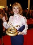 Utrecht 24 september 2008
Carice van Houten met prijs de golden cut naar aanleiding van dat ze uit internationale film geknipt is.