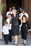 Ibiza 4 september 2007
Begrafenis van de vader van Yolanthe Cabau v Kasbergen, Xavie Cabau. Zijn laatste vrouw Carolina met kinderen verlaten de kerk.