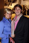 Naarden 1 april 2008
Het arsenaal van Jan en Monique des Bouvrie bestaat 15 jaar.  
Caroline Tensen met vriend Peter Gallas