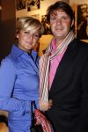 Naarden 1 april 2008
Het arsenaal van Jan en Monique des Bouvrie bestaat 15 jaar.  
Caroline Tensen met vriend Peter Gallas