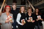 Amsterdam 24 februari 2009
Presentatie dvd Schaep met de 5 poten. cast met Georgina Verbaan Laus Steenbeeke Carry Tefsen Bianca Krijgsman en Jenny Arean
Peter Smulders bv