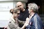 Amsterdam 5 juni 2008
Celine Dion haar man Rene en dochter vertrekken uit het Amstel Hotel om vanaf schiphol oost met een prive vliegtuig naar Denemarken te vliegen.
Celine nam alle tijd om de fans een handtekening te geven en om met ze op de foto te gaan.