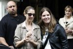 Amsterdam 5 juni 2008
Celine Dion haar man Rene en dochter vertrekken uit het Amstel Hotel om vanaf schiphol oost met een prive vliegtuig naar Denemarken te vliegen.
Celine nam alle tijd om de fans een handtekening te geven en om met ze op de foto te gaan.