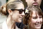 Amsterdam 5 juni 2008
Celine Dion haar man Rene en dochter vertrekken uit het Amstel Hotel om vanaf schiphol oost met een prive vliegtuig naar Denemarken te vliegen.
Celine nam alle tijd om de fans een handtekening te geven en om met ze op de foto te gaan.