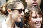 Amsterdam 5 juni 2008
Celine Dion haar man Rene en dochter vertrekken uit het Amstel Hotel om vanaf schiphol oost met een prive vliegtuig naar Denemarken te vliegen.
Celine nam alle tijd om de fans een handtekening te geven en om met ze op de foto te gaan.