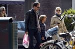 Amsterdam 20 september 2008
Chantal Janzen met vriend Marco en zijn 2 kinderen aan het winkelen.