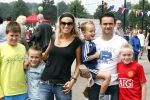 Amsterdam 7 juni 2008
Marc Overmars en zijn vrouw Chantal v Woensel met hun kinderen en zoons van broer bij dag voor ADHD op de toekomst bij ajax.
